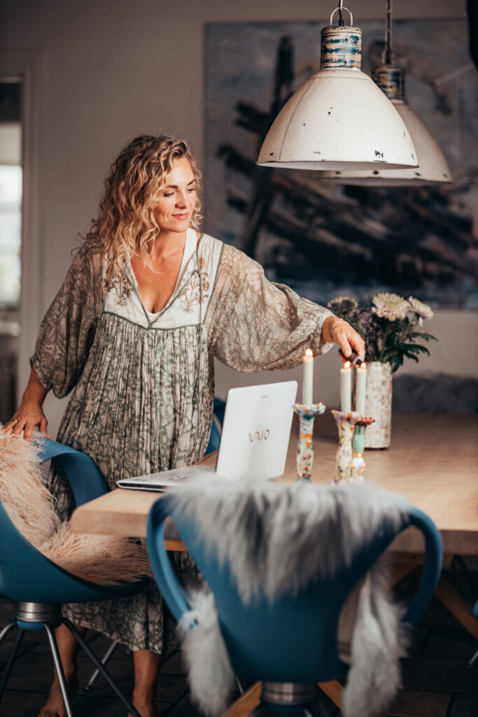 https://anjanoeddebo.dk/retreat-paa-samsoe/